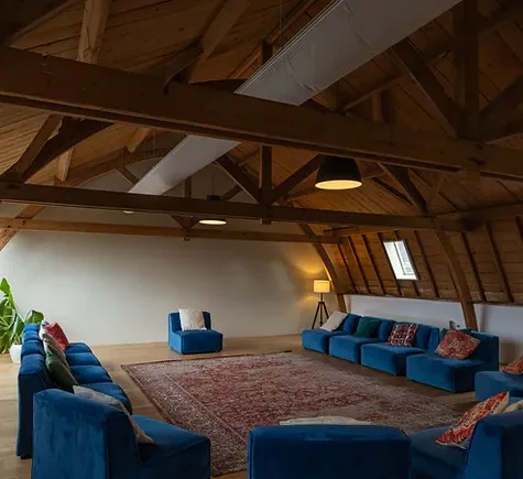 Groepsruimte van Huys van Nu in een sfeervol monumentaal pand in Waalre